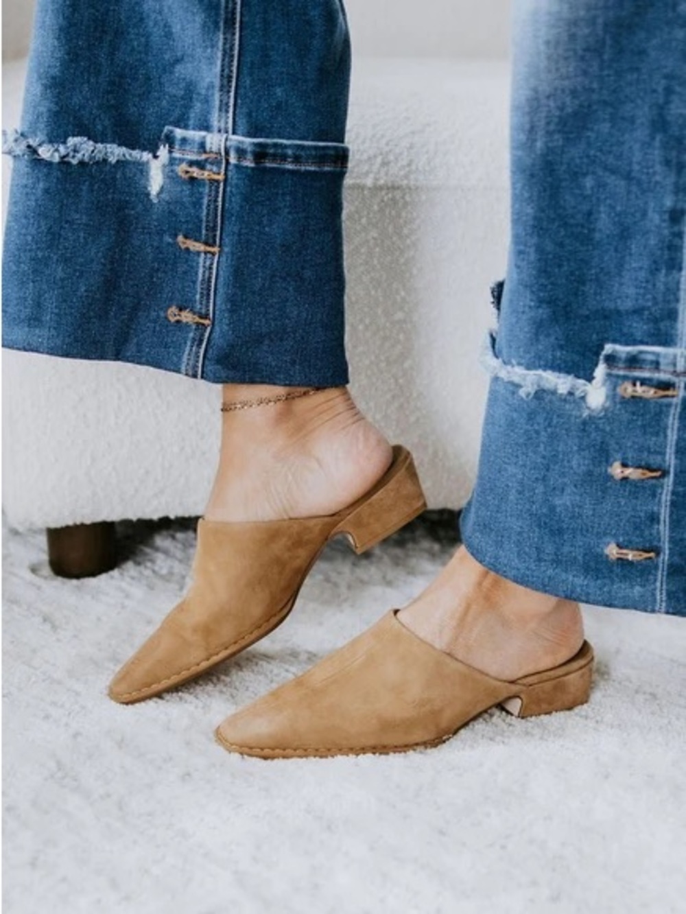 Steve Madden • Suede Dessa mule